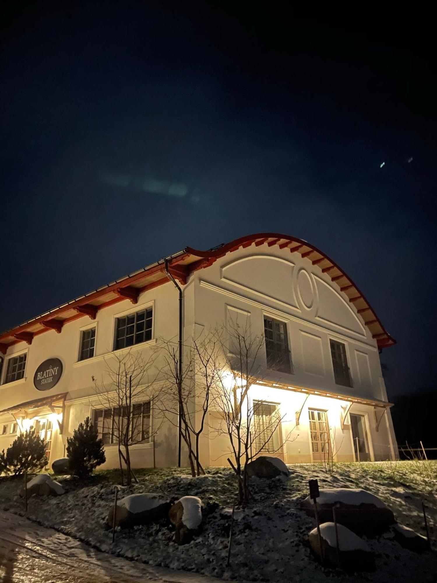 Hotel Statek Blatiny Sněžné Esterno foto